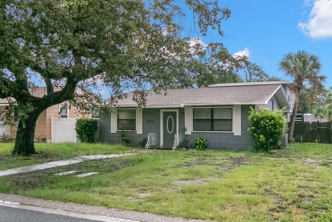 Building Photo - NEWLY RENOVATED Home For Rent in St Peters...