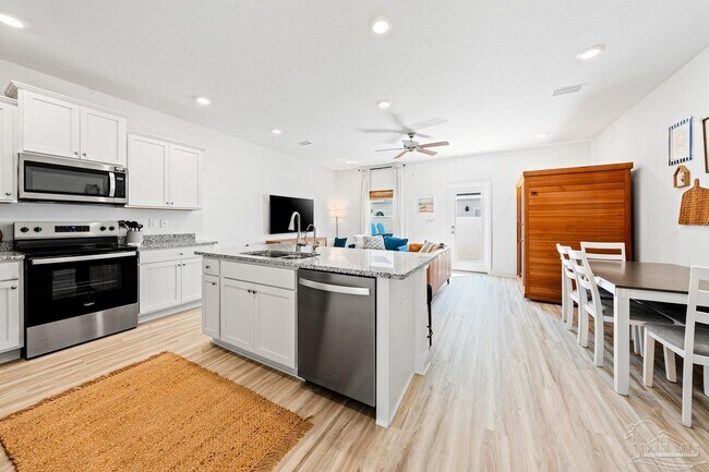 Photo - 72 Phoenix St