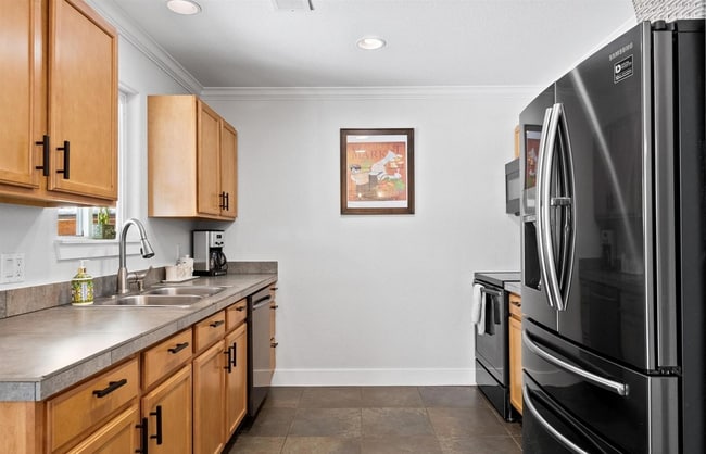 Photo - 2182 W Warren Ave