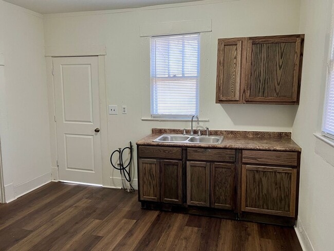 Photo - West End 3 Bedroom, 1 Bath for Rent! House