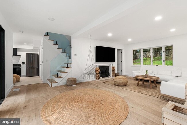 Photo - 39 Upper Lakeview Ave