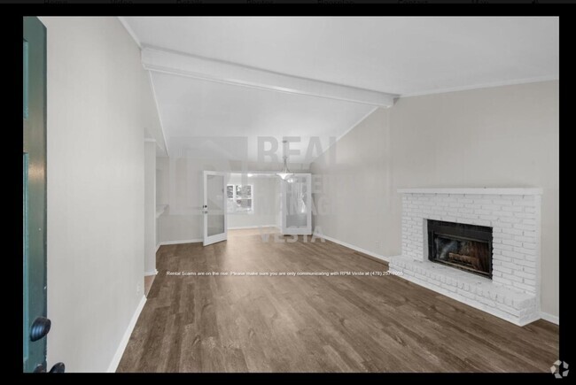 Building Photo - HALF A MONTH FREE! -Stunning Three Bedroom... Rental