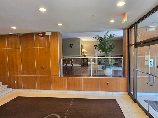 Photo - 60 Parkway Dr E Unidad 8F