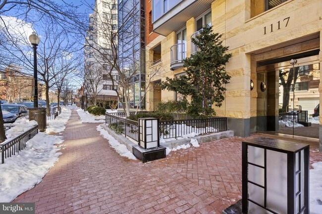 Building Photo - 1117 10th St NW Unit 302
