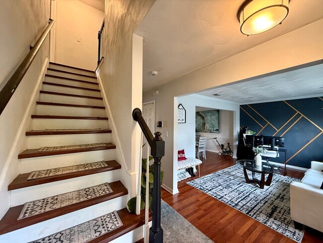 Photo - Beutifully updated 4 bed 2.5 bath home with large yard!