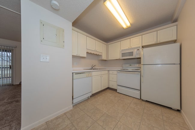 Building Photo - Arbor Grove Lorain Rental