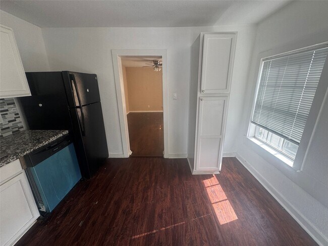 Photo - 7018 Avenue F