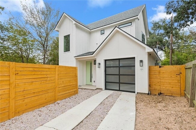 Photo - 3321 Hemlock Ave
