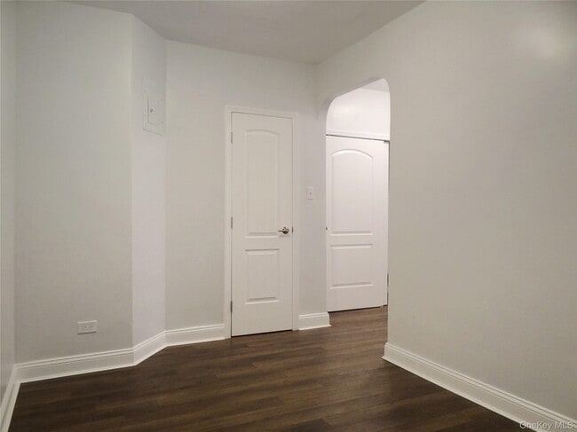 Building Photo - 88-12 Elmhurst Ave Unit #1J