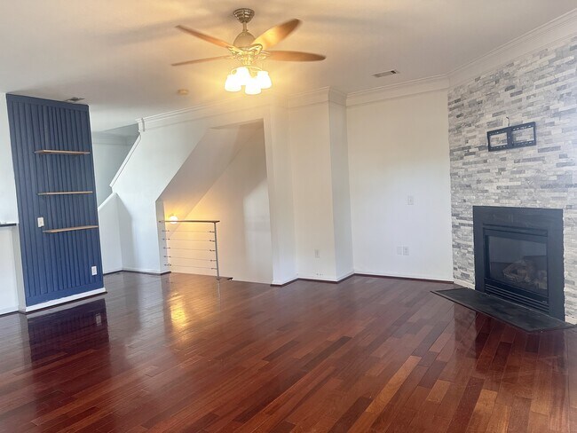 Photo - 307 Savoy Ct