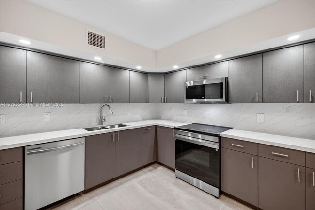 Photo - 2812 N 46th Ave Unidad G665