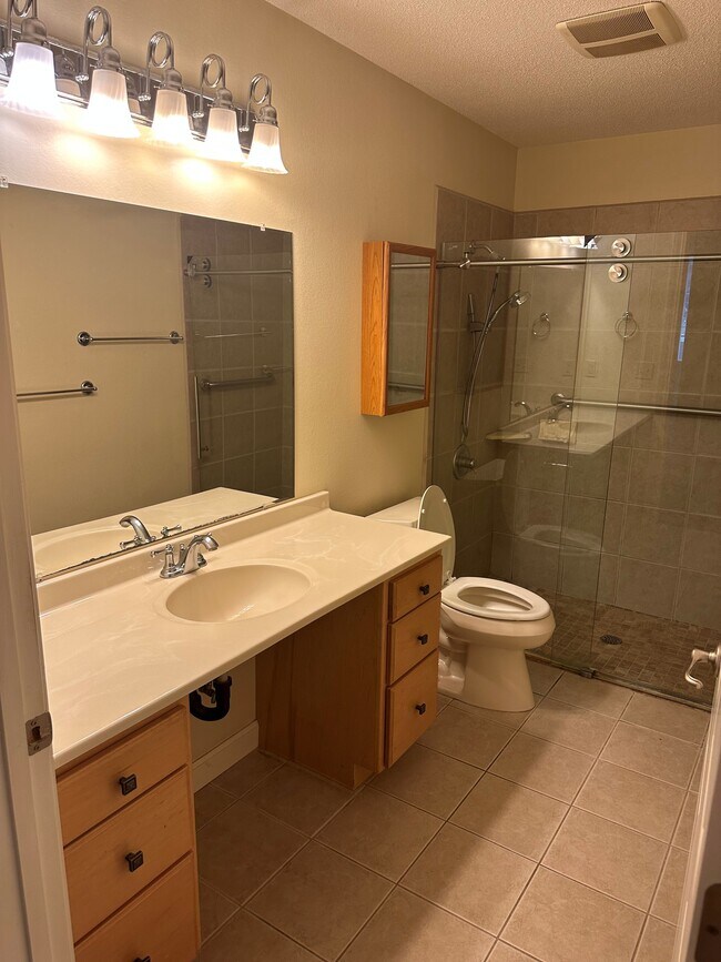 Photo - 1729 Emerald Trl SE