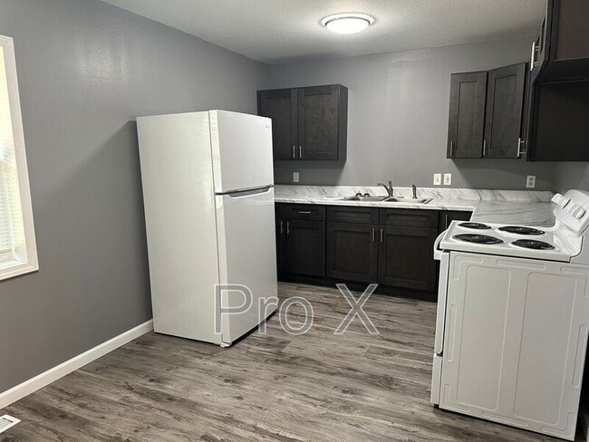 Photo - 825 S Cherokee St