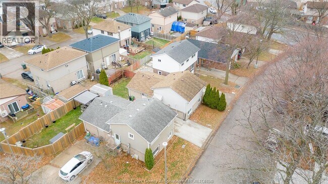 Photo - 1229 Arncliffe Pl