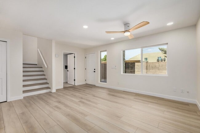 Photo - 222 W Brown Rd