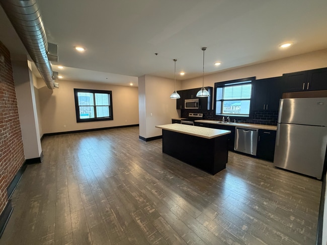 Building Photo - Penn Ave Unit 13