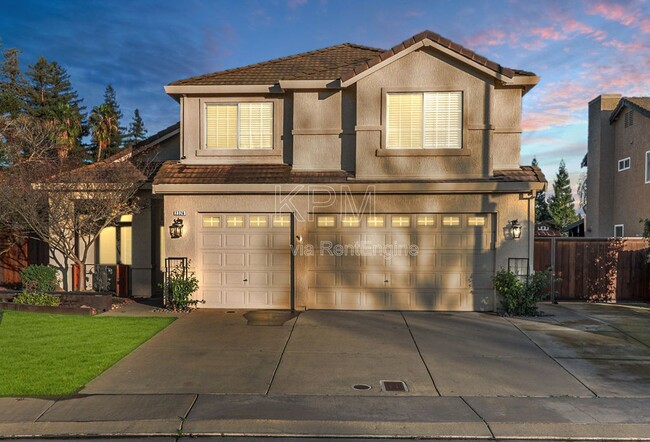 Building Photo - 2326 Carriage Dr