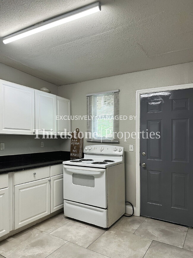 Photo - 1245 W 30th St Apartment Unit 3