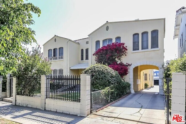 Building Photo - 109 S Berendo St Unit 3 Rental