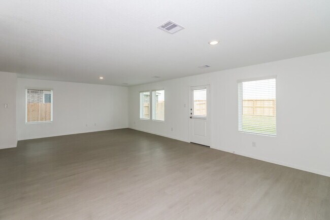 Photo - 16730 Old Wagon Wy