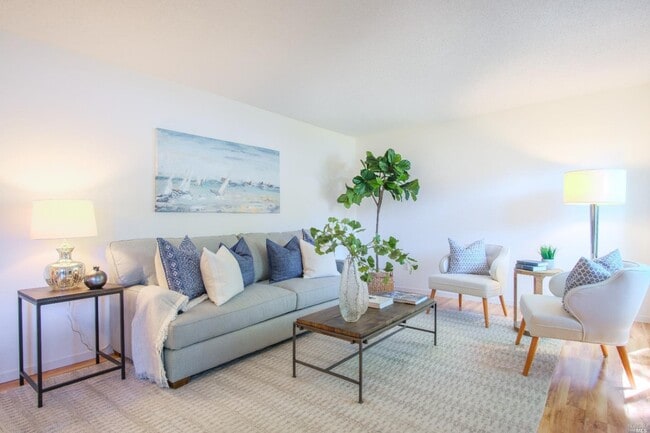 Nice L.R with wood look floors - 15 Hector Ln Unit 15 Hector Lane