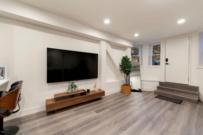 Photo - 1543 N Claremont Ave Unidad ID1244946P