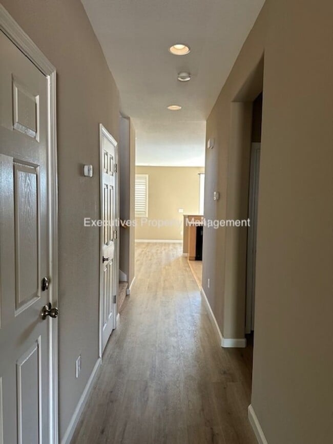 Photo - 518 Barclay Way