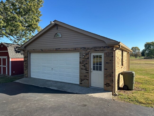 Photo - FOR LEASE - 4 Bed, 4 Bath, 5000sqft, 1.5 a...