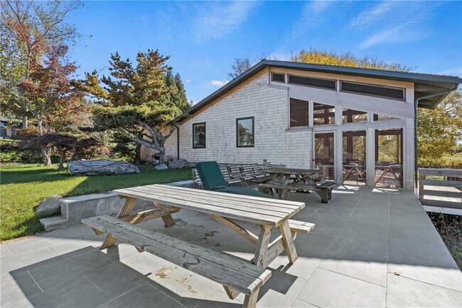 Photo - 247 W Main Rd