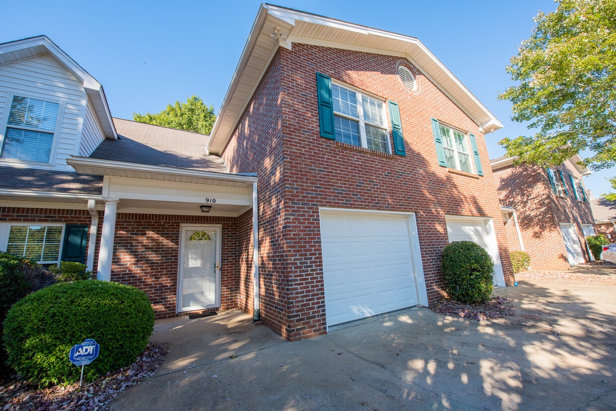 Photo - 2428 E University Dr (Auburn, AL)