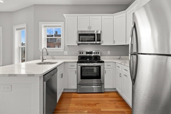 Photo - 10 Eastman St