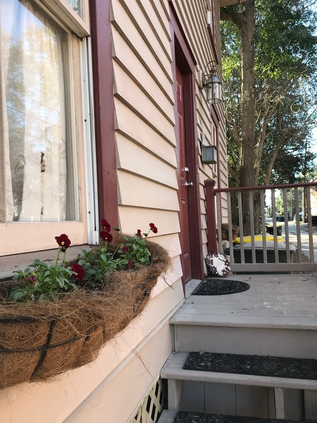 Enter through front door facing the lane or through the rear foyer accessed through the courtyard - 541 E Jones Ln