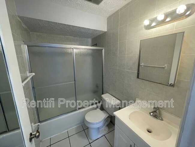 Photo - 717 SE 9th St Unit B