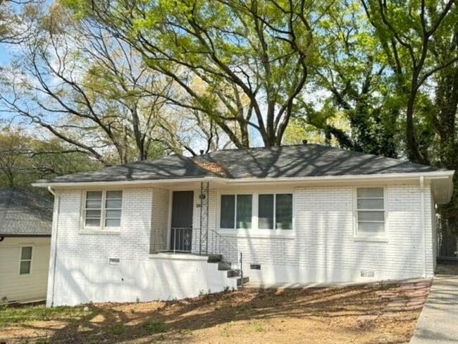 Building Photo - 340 Adelle St SE
