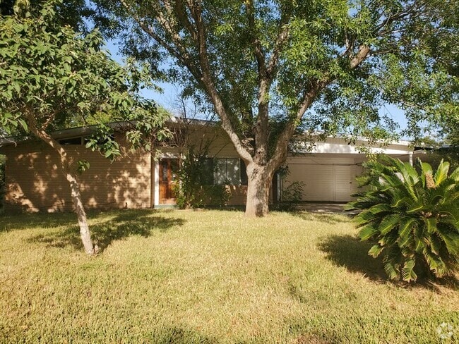 Building Photo - 814 E Ebony Dr Rental