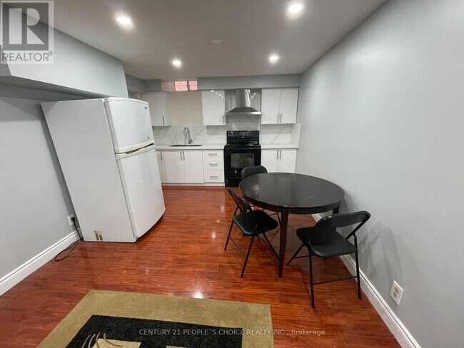 Photo - 340 Bristol Rd W