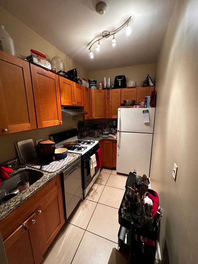 Building Photo - 17 Highgate St Unit 4