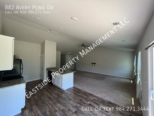 882 Avery Pond Dr