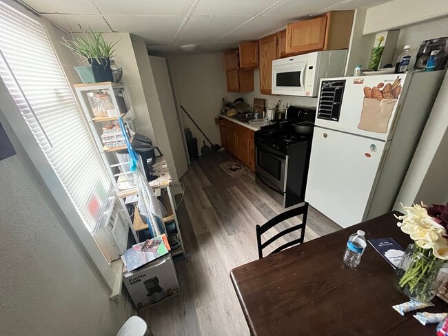 Kitchen - 773 Garrison Ave Unit B