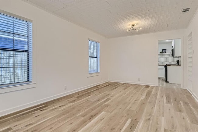 Photo - 902 Hackberry St