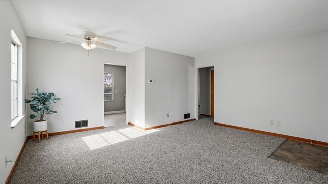 Photo - 2415 Carew St