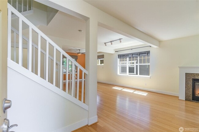 Photo - 2Bd/2.5Ba Issaquah Home