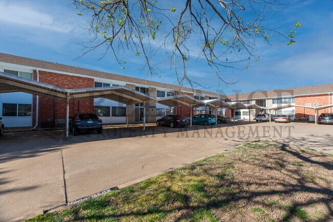 Photo - 1201 W River Blvd