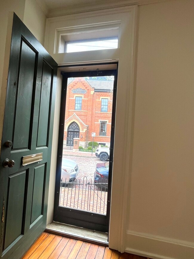 Photo - 672 Mohawk St