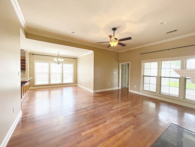 10362 Hillmont Ave