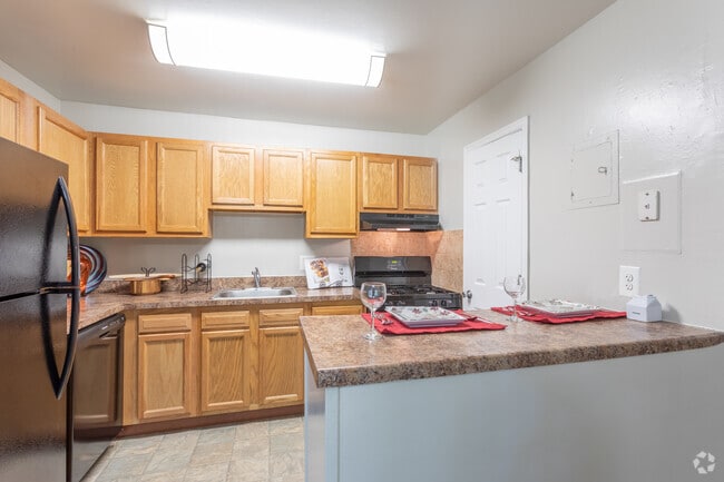 2BR, 1BA - 1,060 SF