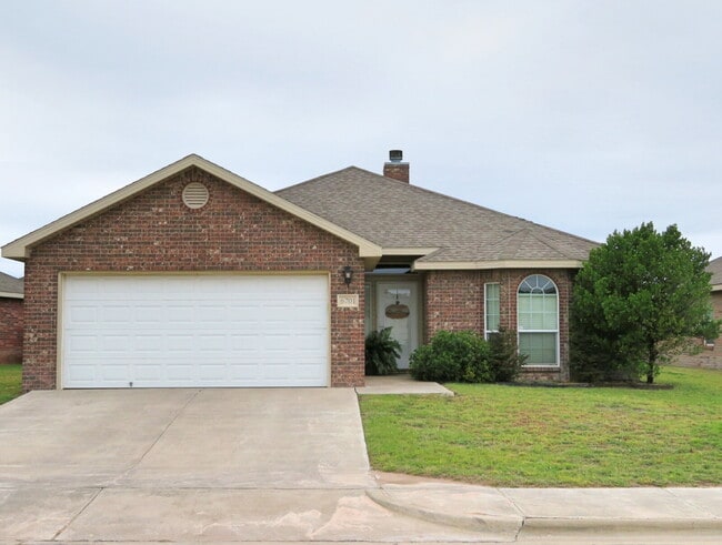 Building Photo - House Located Between 34th & Milwaukee & Minutes From W. Loop 289 Access!
