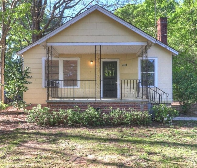 Building Photo - 1310 Winona Ave