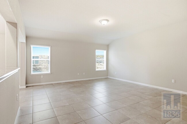 Photo - 821 Schefer St