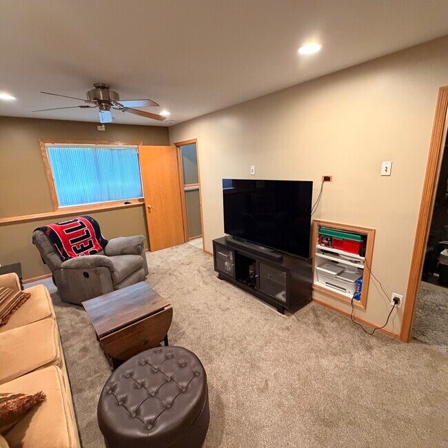 9205 Orchard Cir